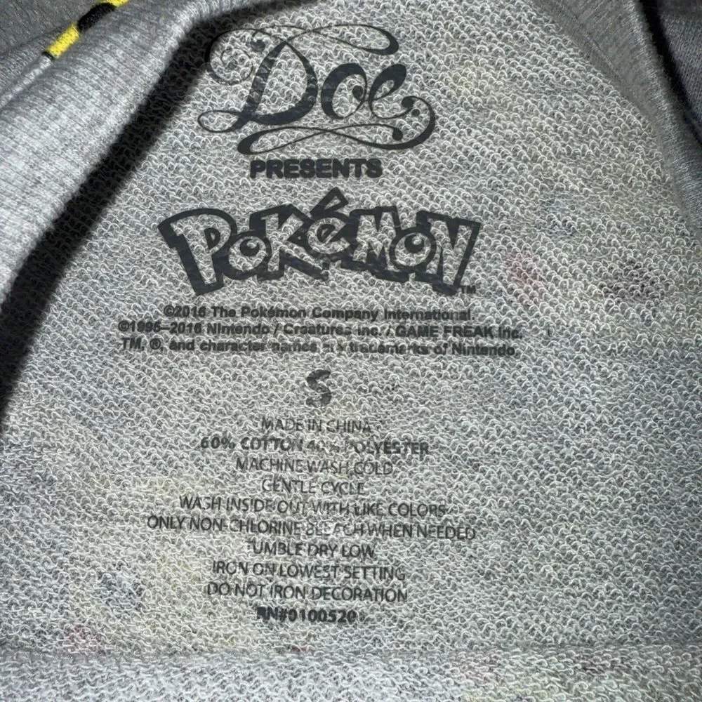 Doe Presents Pokemon Pikachu sweatshirt‎ crewneck Small